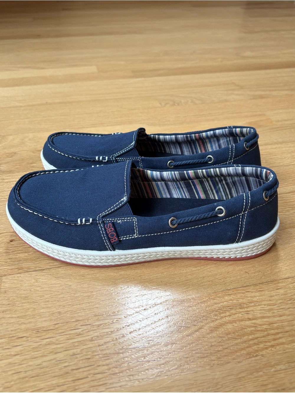 Bobs from Skechers Memory Foam Slip Ons Size 8.5 in Excellent Condition
